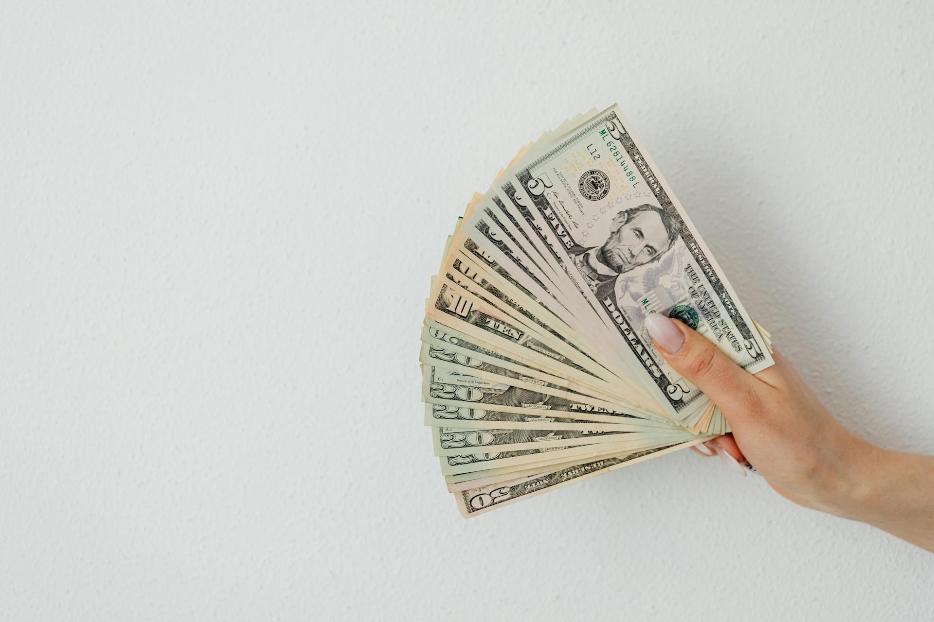 a person holding cash